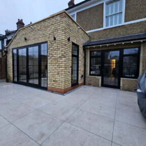 Cotizio Windows & Doors - Black 2